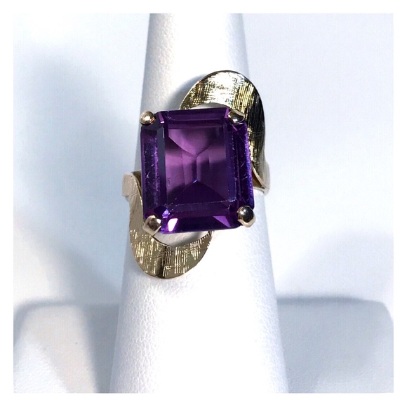 10KT COLOR CHANGING 12.22 CARAT SAPPHIRE YELLOW GOLD MID CENTURY MODERN RING - Picture 3 of 14